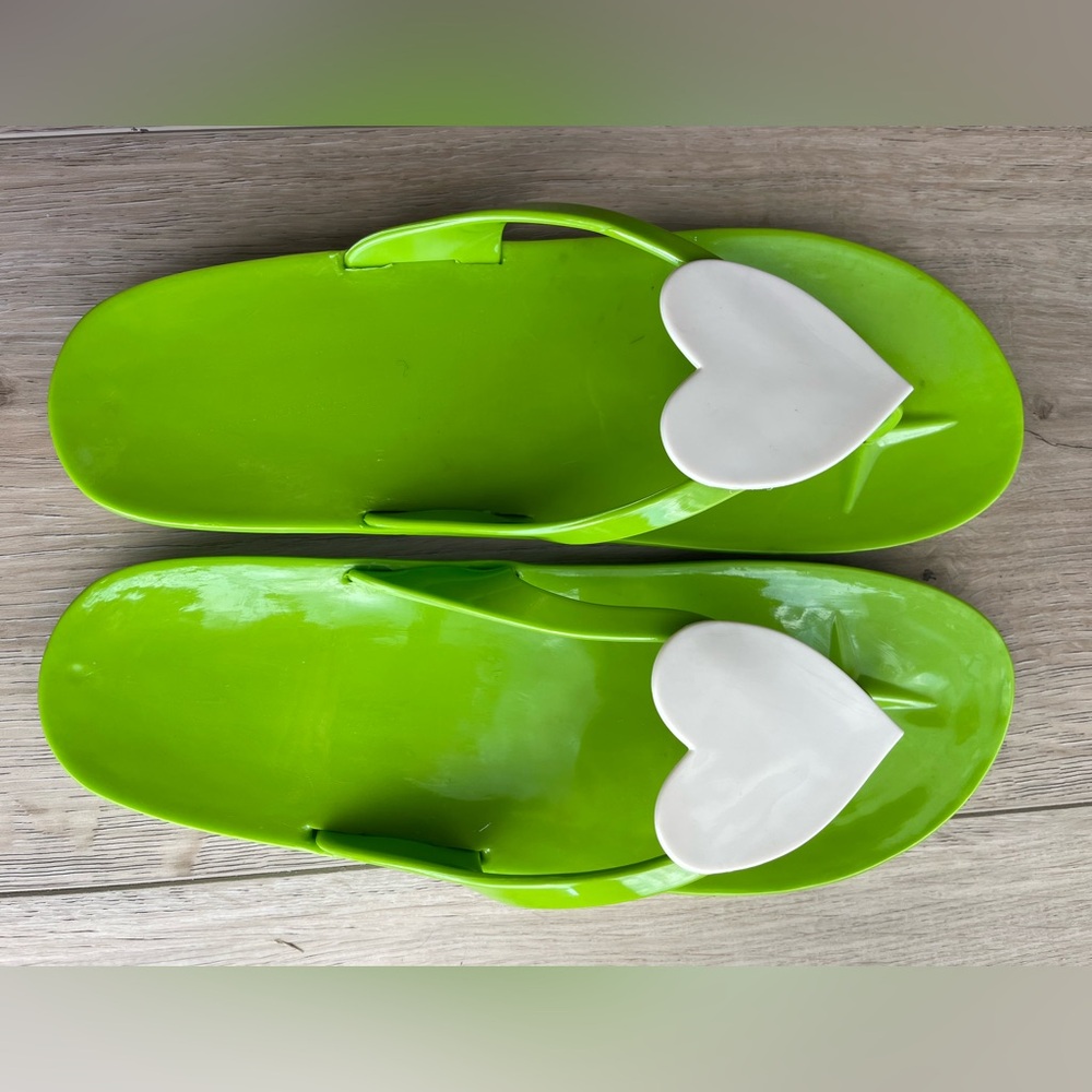Green flat sandals with heart | size XL